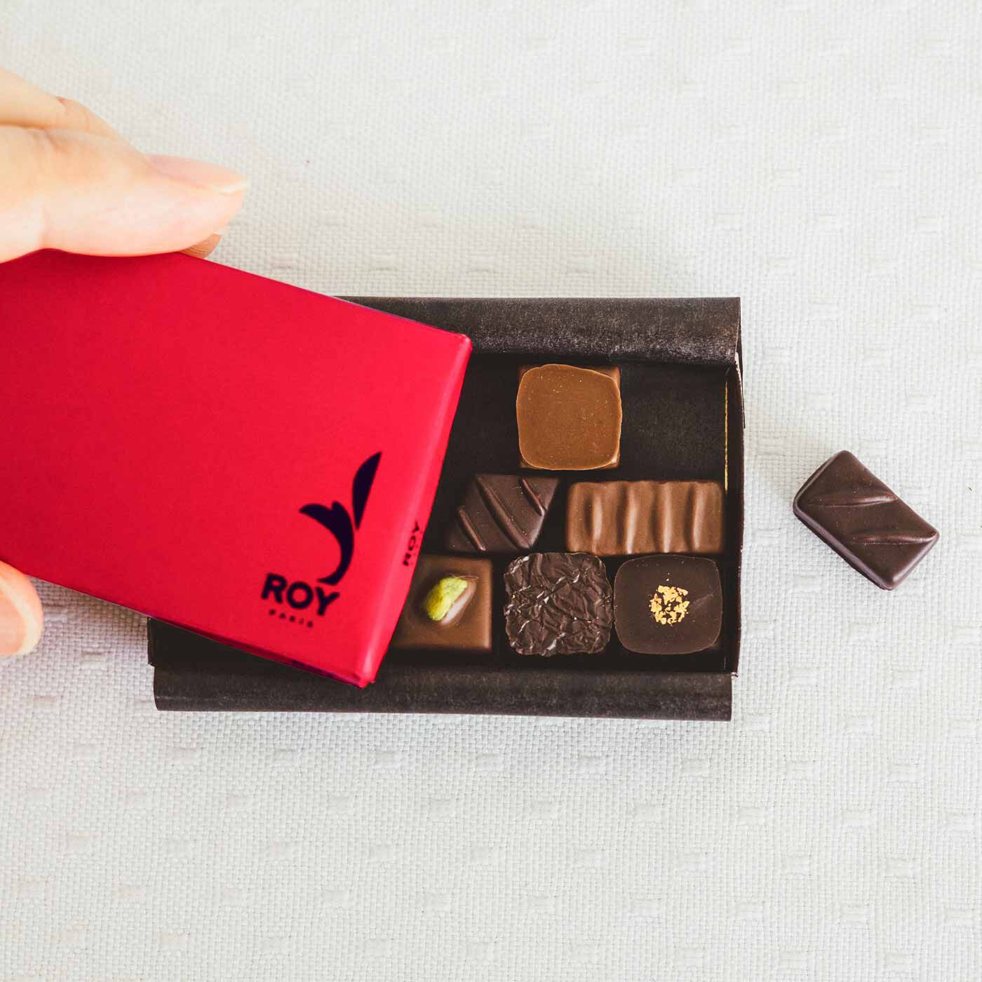 クチュリエ|「幸福（しあわせ）のチョコレート」とコラボ 樹脂粘土で作る 食べられないチョコレートの会|組み立てて作れる、ミニチュアをしまう箱も毎回セット。