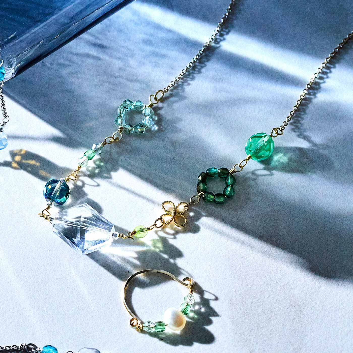 Couturier[クチュリエ]|ワイヤー遣いでパーツきらめく 華奢な大人アクセサリーの会|木漏れ日のハーモニー