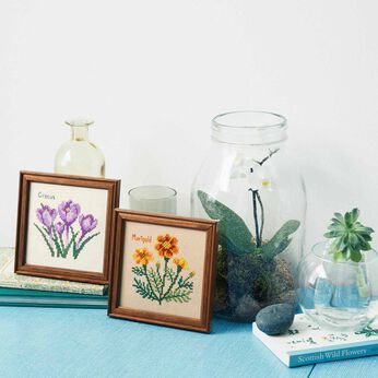 クチュリエ | 植物画みたいにつづるクロスステッチサンプラー