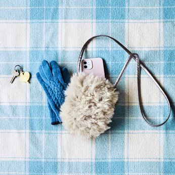 Couturier | ふわっふわファーヤーンのスマホポシェット