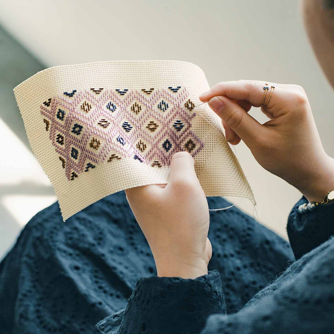Couturier|【タイプが選べる】連続模様を刺し描く　ビーズきらめく　和の布小物
