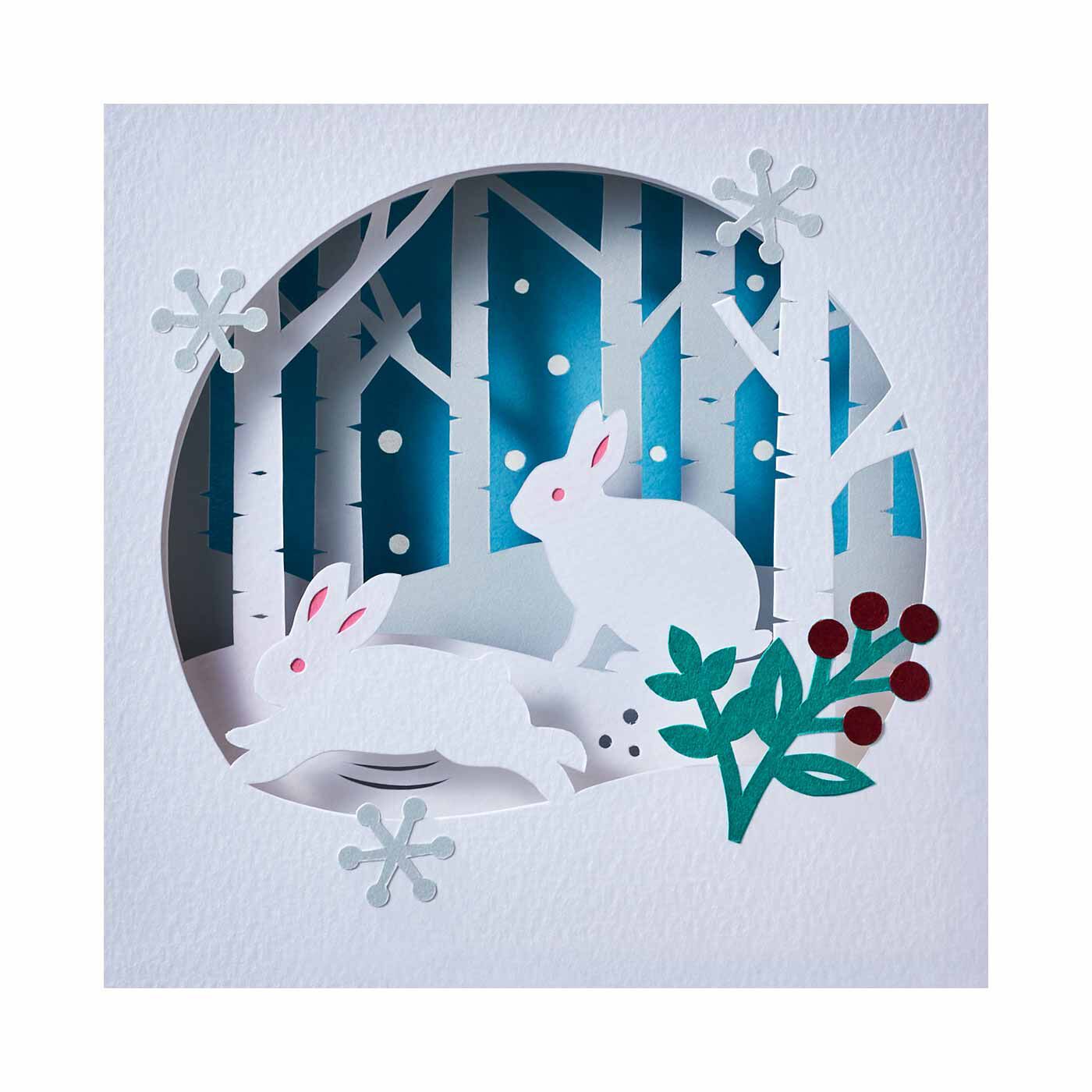 クチュリエ|双眼鏡でのぞいた森の風景 紙の重なりで切り絵を楽しむペーパーアートの会|ウサギの雪遊び