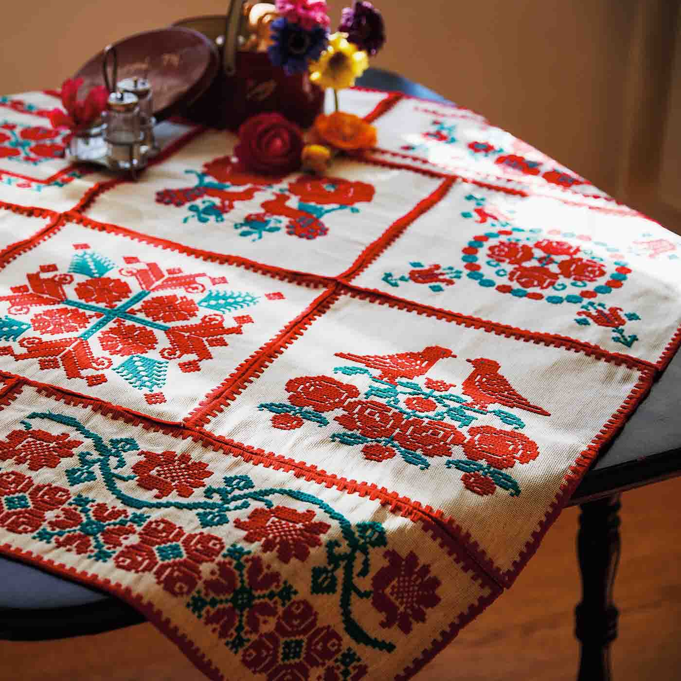 クチュリエ|トランシルヴァニアからの贈り物 カロタセグの編みクロスステッチタペストリーの会