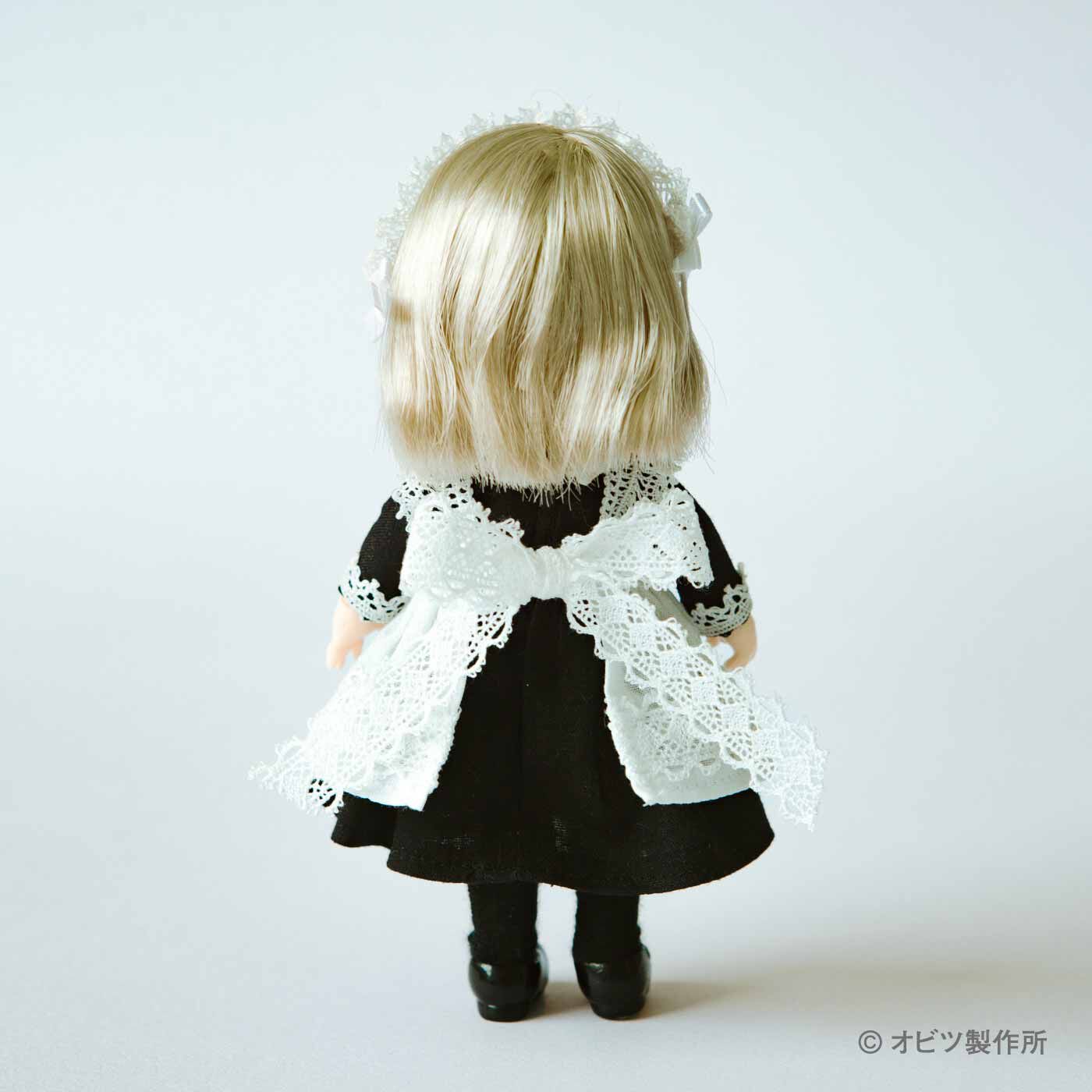 Couturier[クチュリエ]|クラシカルな甘さでおもてなし 11cmドール〈オビツ11〉用メイドドレスのキット|大きなレースのリボンを結んで、エプロン装着。
