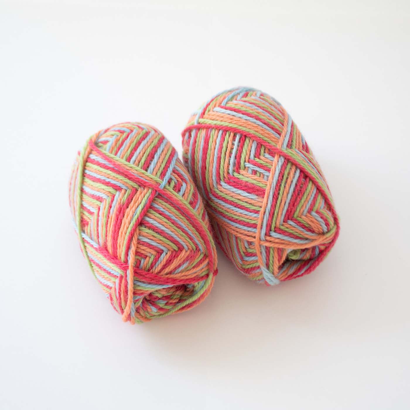 Couturier|１本の糸で編みながら色の変化が楽しめる　カラフル段染め毛糸　同色２玉セット|6.赤/緑/オレンジ /水色