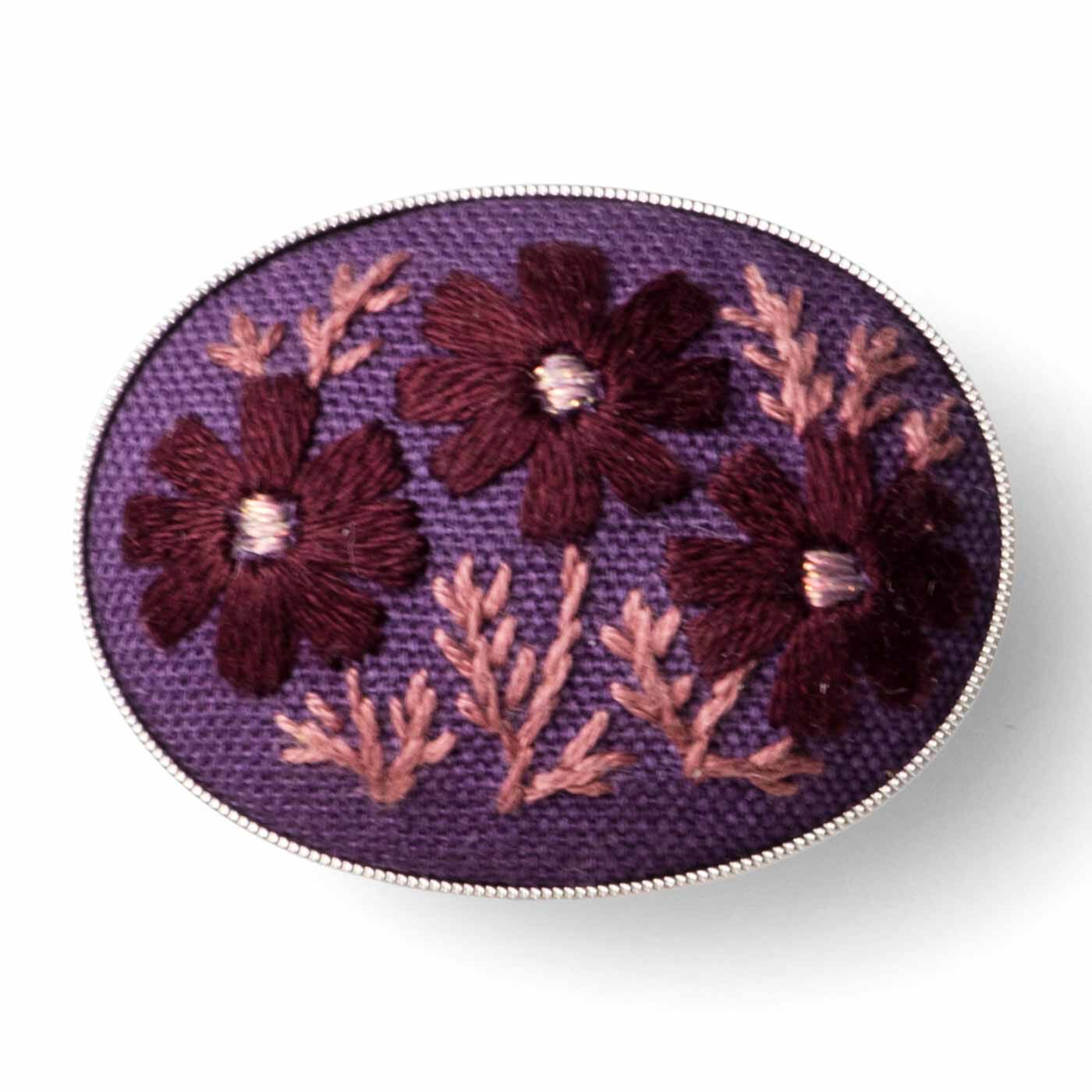 Couturier[クチュリエ]|【タイプが選べる】マカベ アリスさんの季節のうつろいを感じる お花の刺しゅうブローチ|タイプ9：コスモス