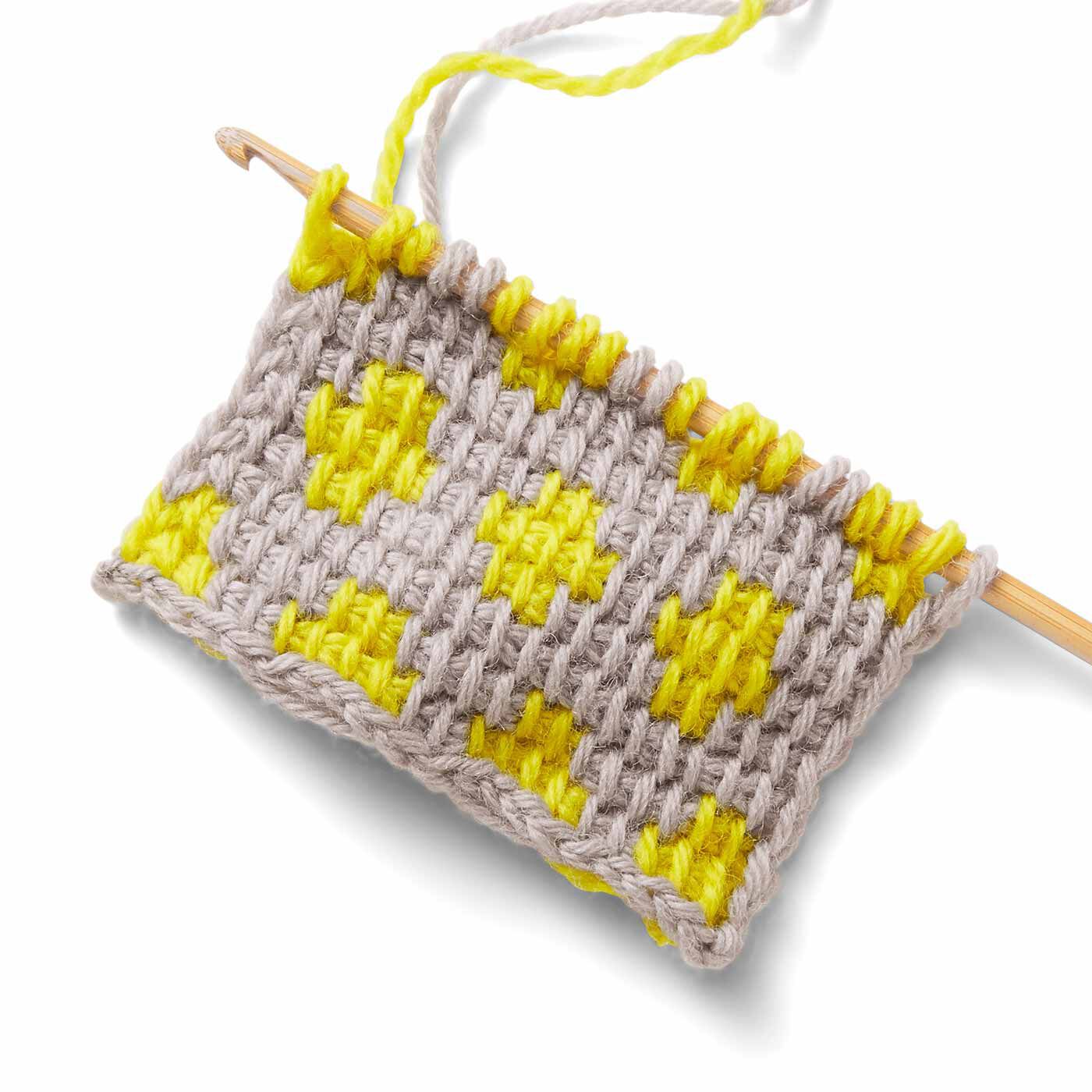 クチュリエ|ぽってり編み地がなつかしいアフガン編みのサンプラーの会|かぎ針と棒針を合わせたような専用の針で編むカラフルな編み地。