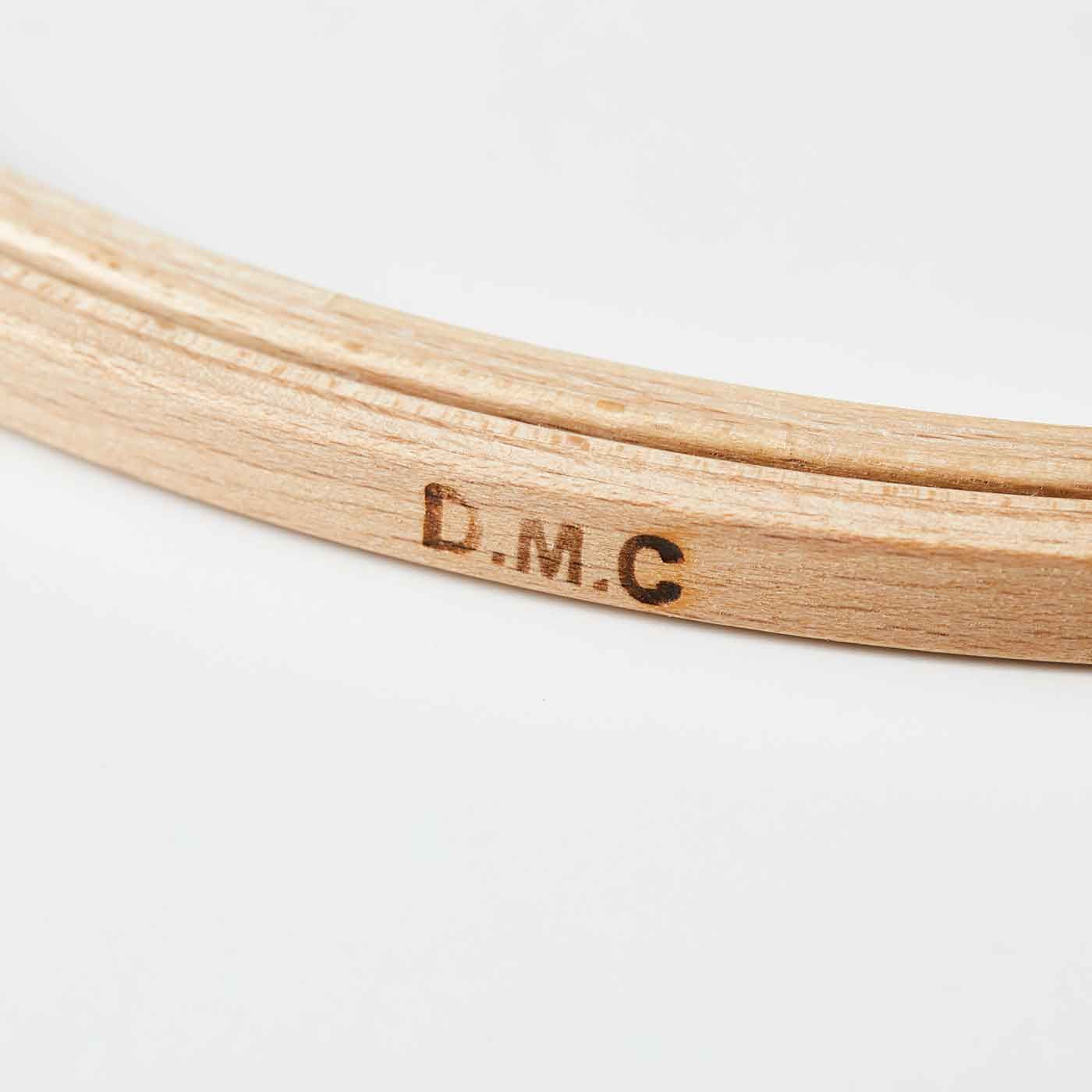 Couturier|DMC　横オーバル形刺しゅう枠|DMCの焼き印入り。