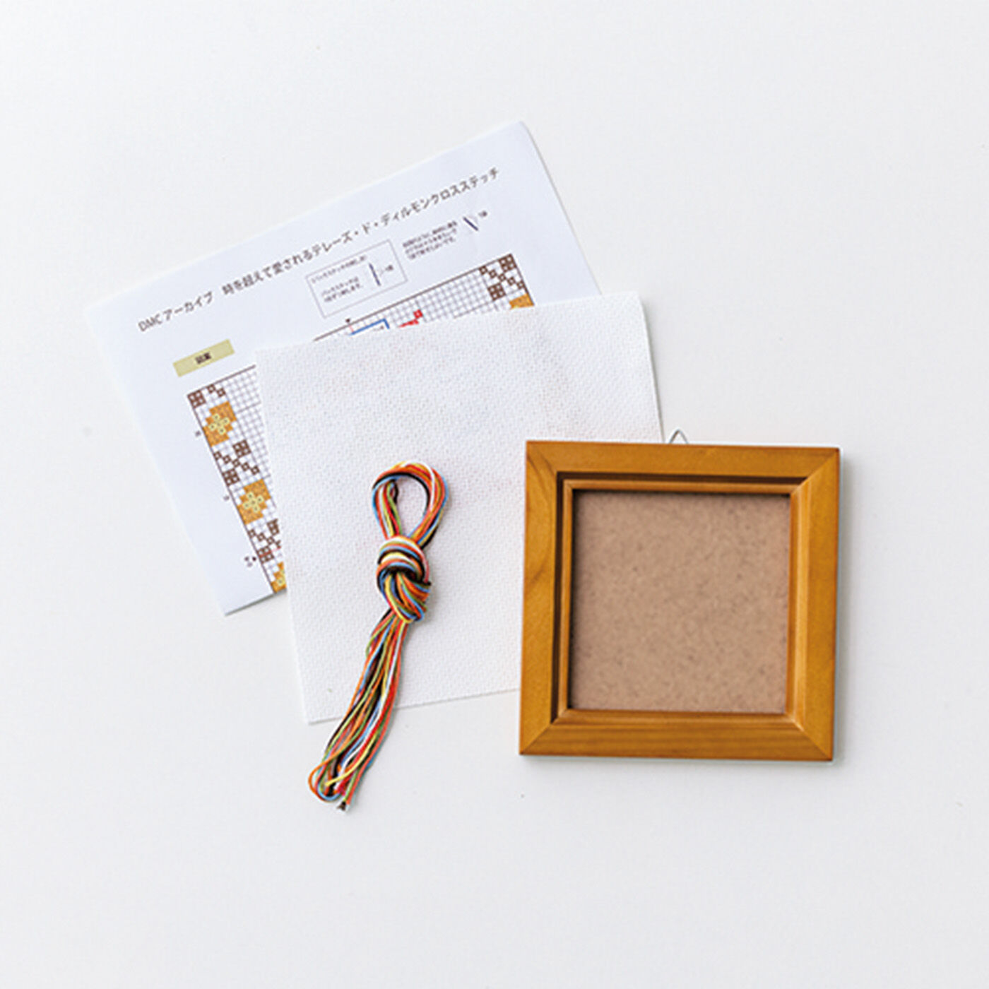 Couturier[クチュリエ]|DMCアーカイブ 時を超えて愛される テレーズ・ド・ディルモン クロスステッチの会