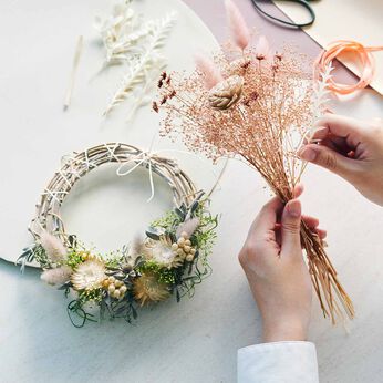 Couturier | くすみカラーがアクセントフラワーアレンジメント