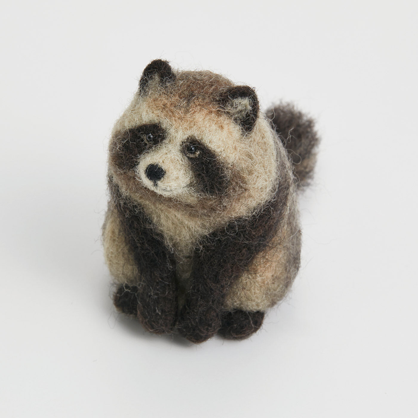 Couturier[クチュリエ]|旭山動物園・ボルネオの森応援商品　クチュリエ　息吹を感じるたたずまい　羊毛フェルトで作る動物たちの会|エゾタヌキ