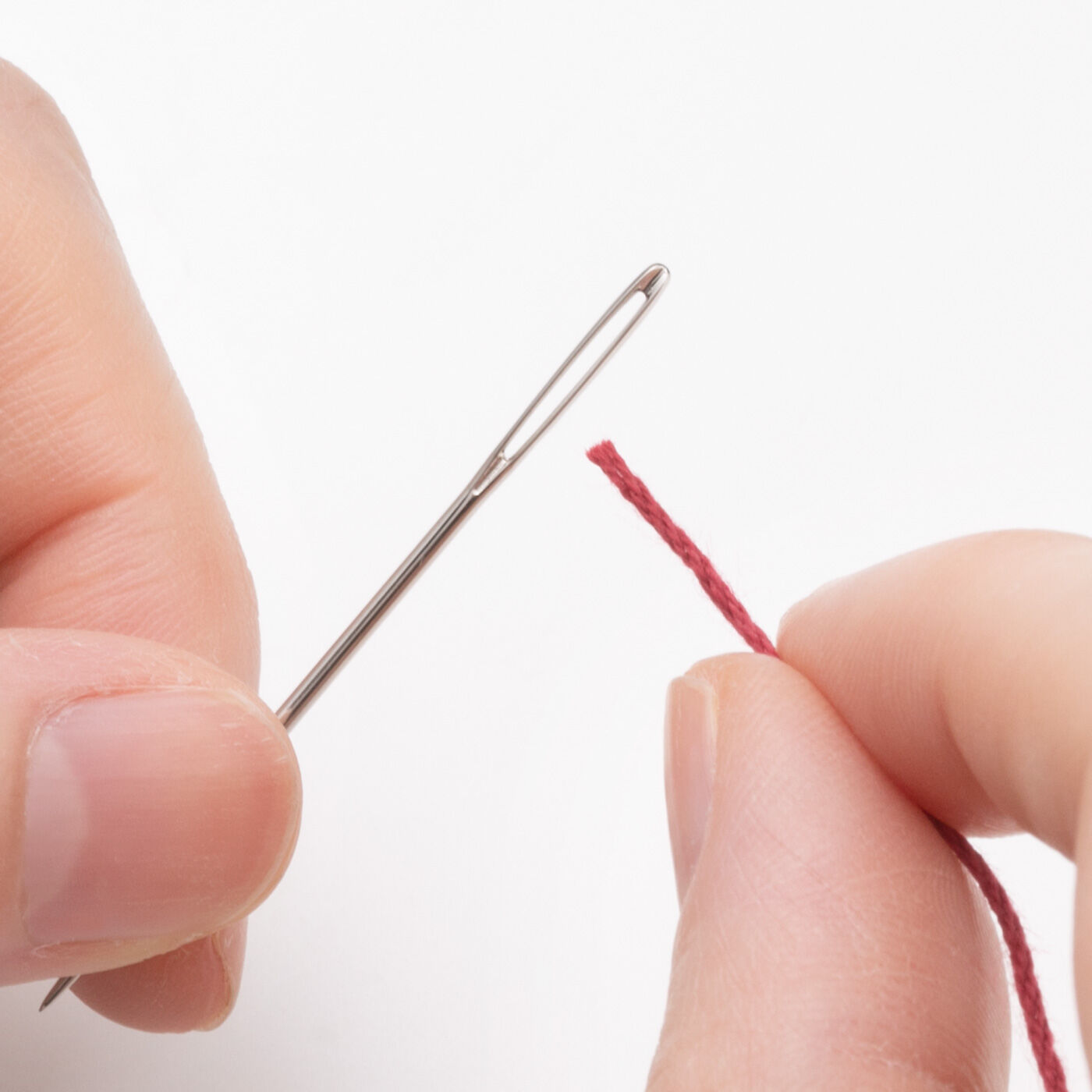 Couturier|これ、やってみない？ 糸が通しやすい針付き きっかけ刺し子の会|針穴が大きい針をセット　毎回セットされる針は針穴を通常のものより大きめに。糸を通すのもラクラク。