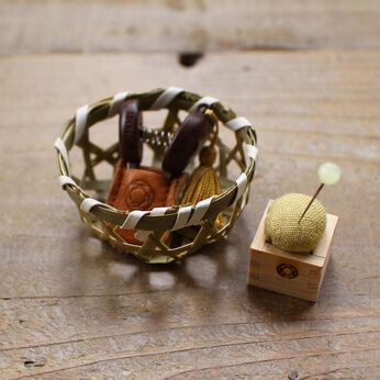 Couturier | Cohana 関の豆ばさみと豆桝の針山セット〈きすいせん〉