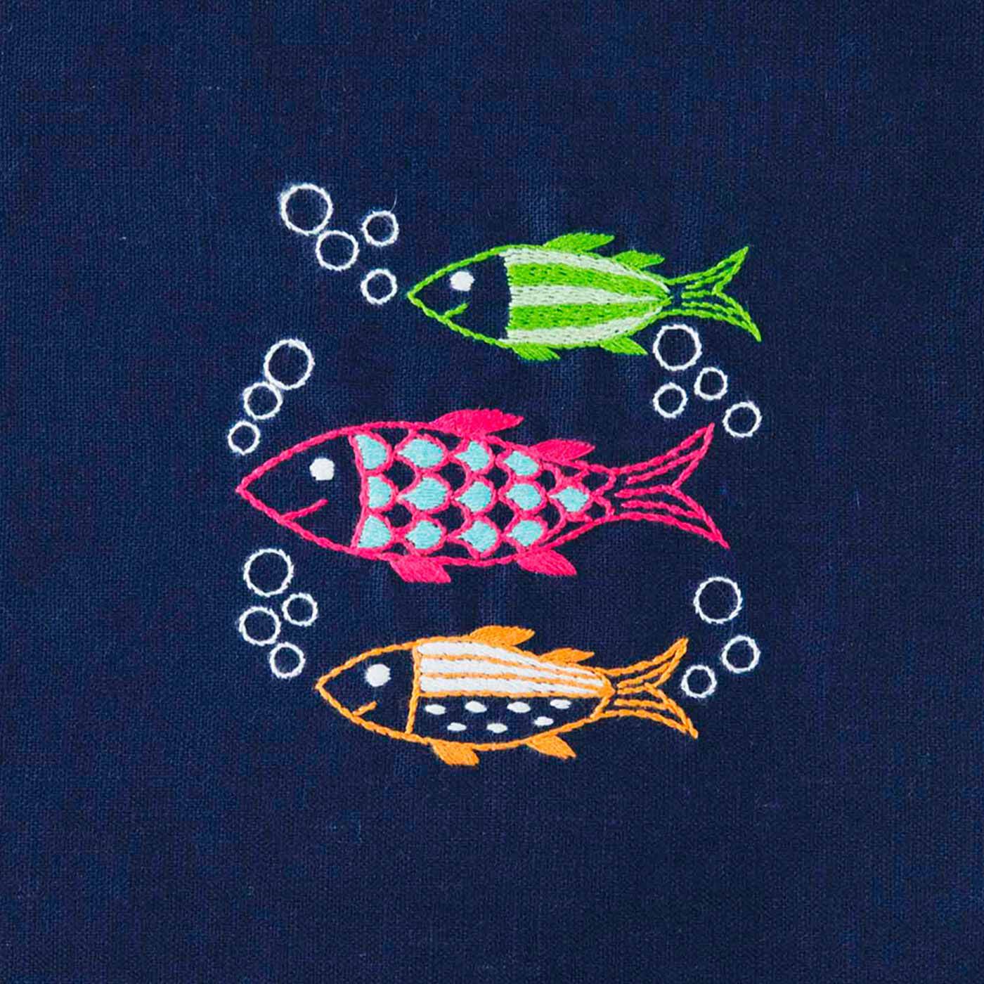 クチュリエ|マカベ アリスさんの自然のモチーフと生きものたちの刺しゅうクロスの会（12回予約）|夏を泳ぐ魚