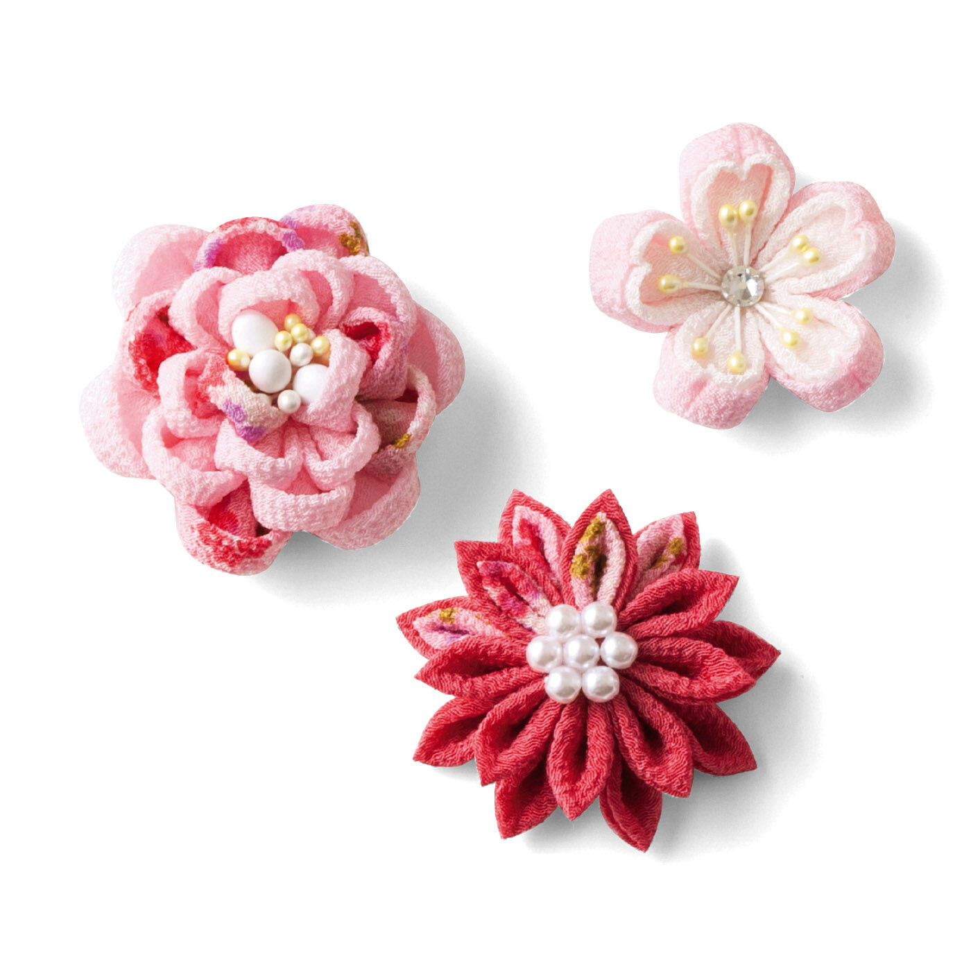 クチュリエ|晴れの日に華を添える つまみ細工の髪飾りの会〈紅色〉|牡丹や菊、桜など着物の柄によく用いられる花を選びました。