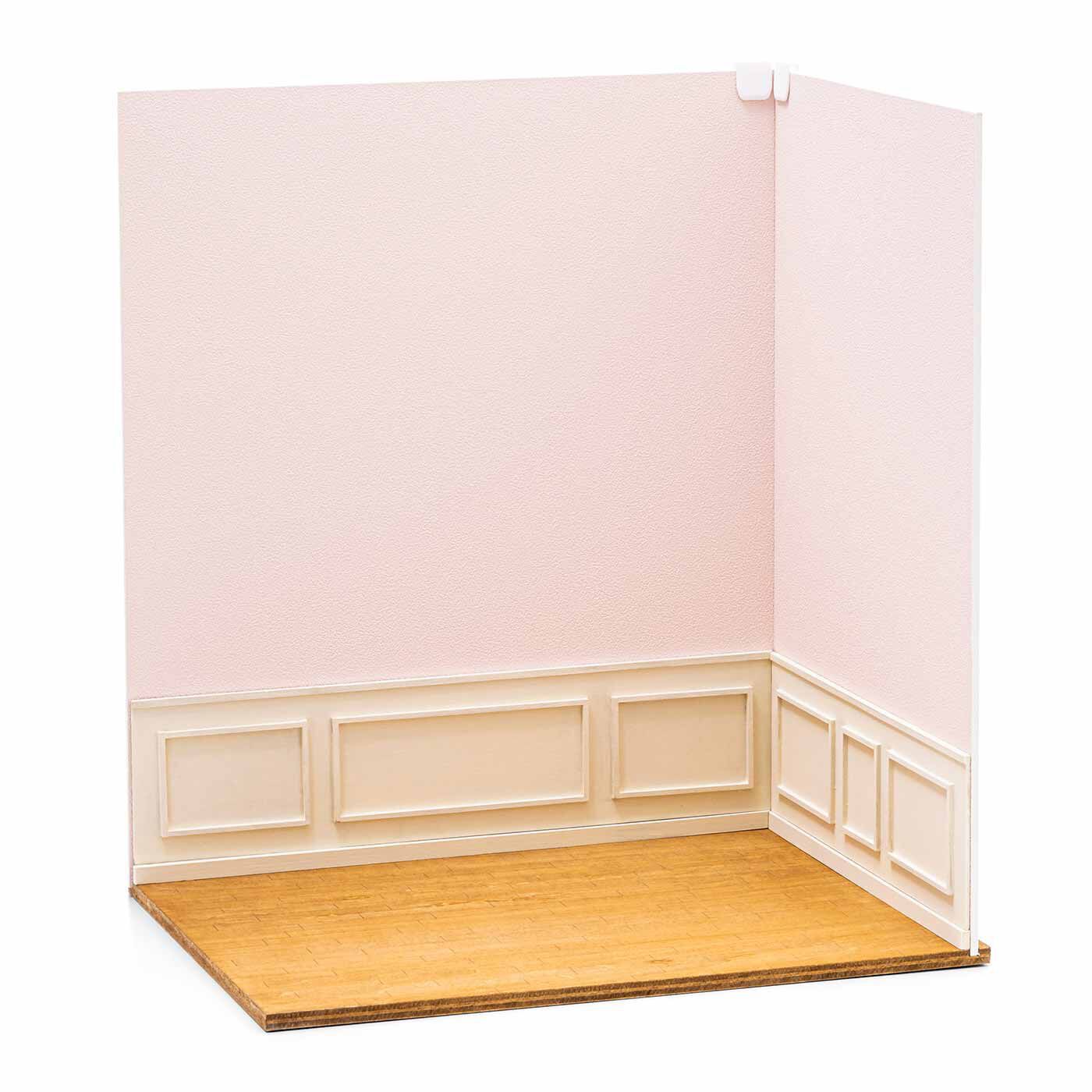 クチュリエ|1/6サイズドールに合う撮影ブース|床板の溝に壁を差し込み、上部をコーナークリップで固定すればブース完成。 壁はピンクと白の便利な2-WAY仕様。(ピンク）