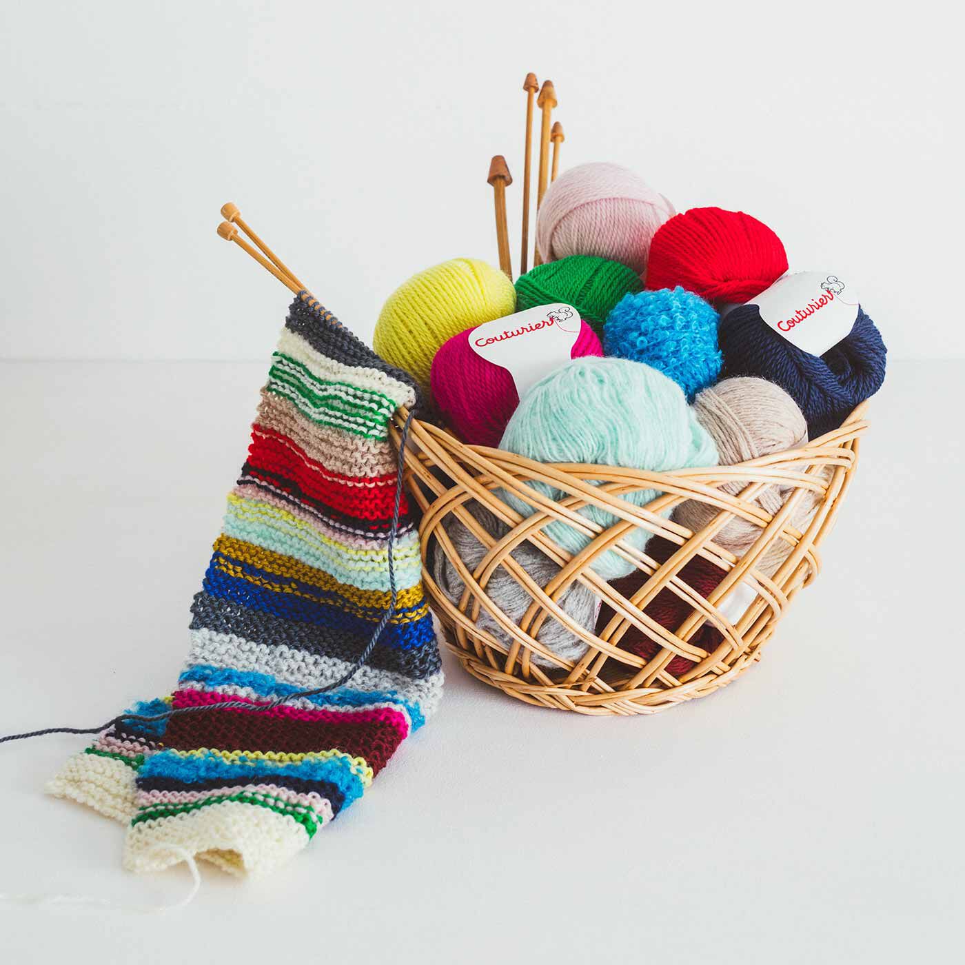 Couturier|創作意欲が湧いてくる 映えるカラーの毛糸玉セットの会|スヌードやニット帽など、シンプルな編み方で編める棒針編みの作り方説明書が毎回一緒に届きます。