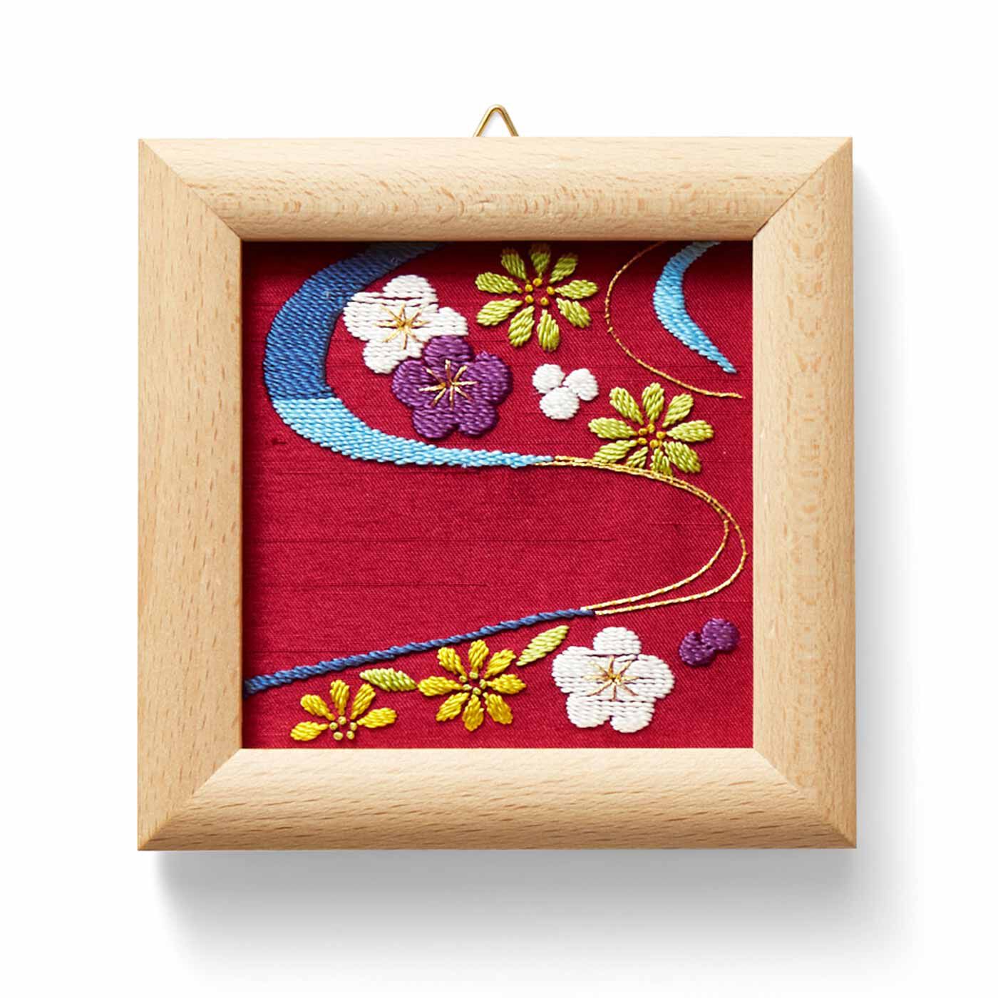 クチュリエ|日本刺しゅうにあこがれて　絹糸の優美な輝き文様フレームの会|流水に小花
