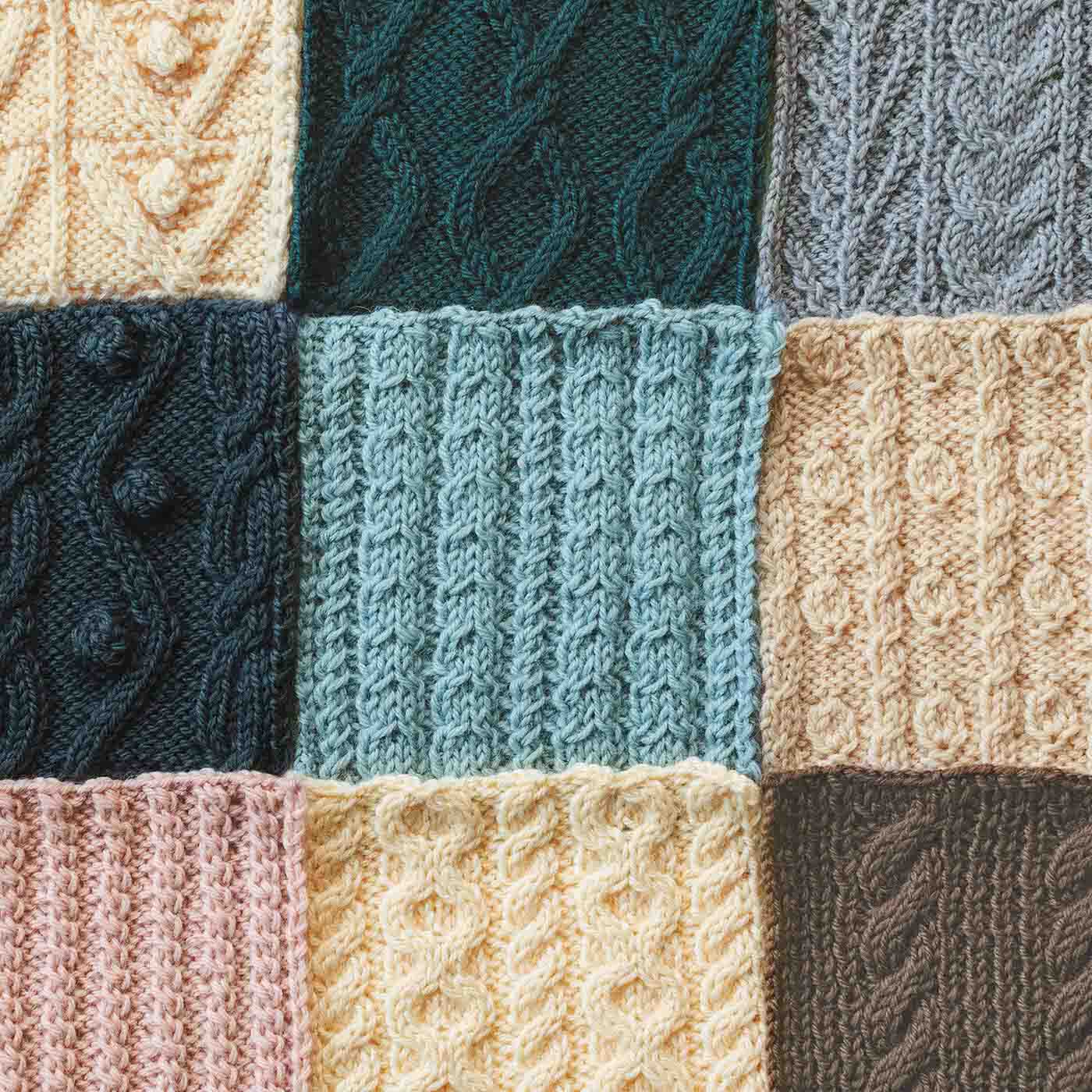 棒針編みアラン模様と編み込み模様のモチーフつなぎブランケット☆ハンドメイド 棒針編みアラン模様と編み込み模様のモチーフつなぎブランケット