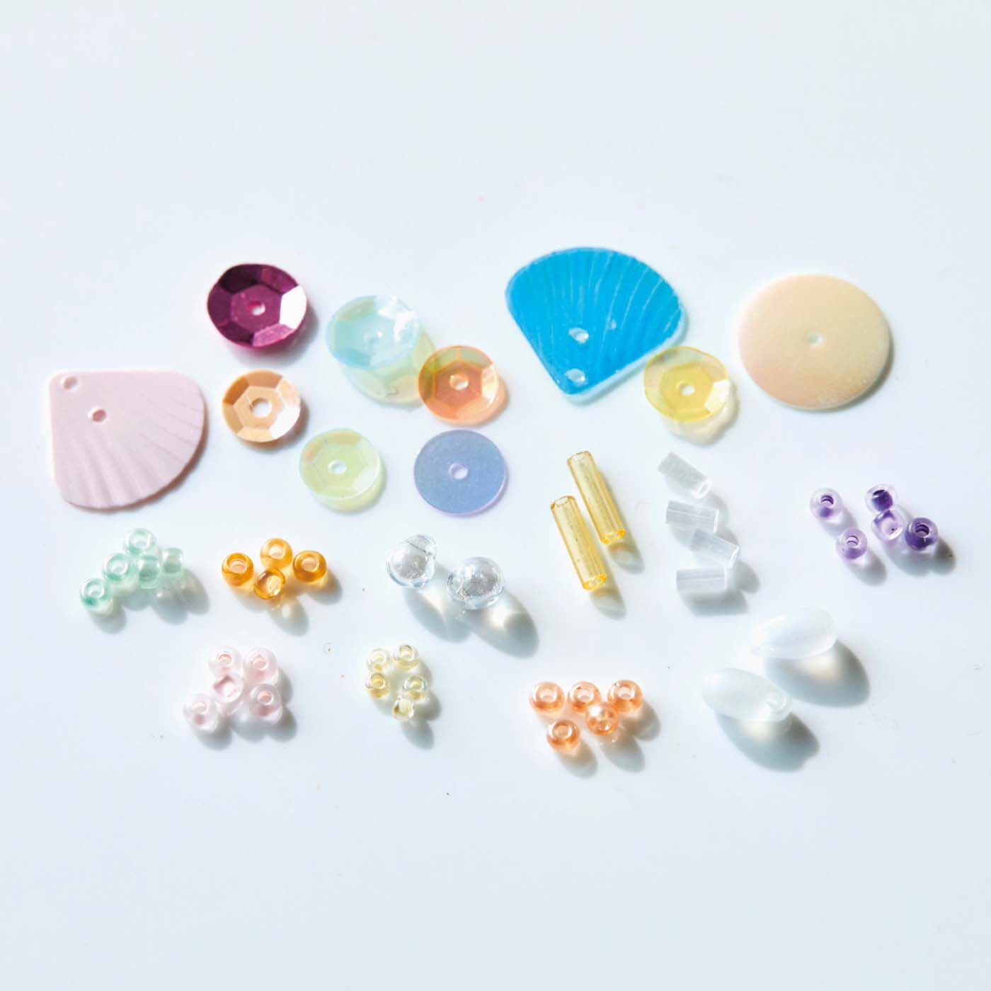 Couturier[クチュリエ]|ビーズ＆スパンコール 素材の魅力に出会うアソートボックスの会|マカロン - Macarons -　マカロンのように愛らしく、上品でほのかな甘さが魅力的。大人に似合う、やさしい色合い。