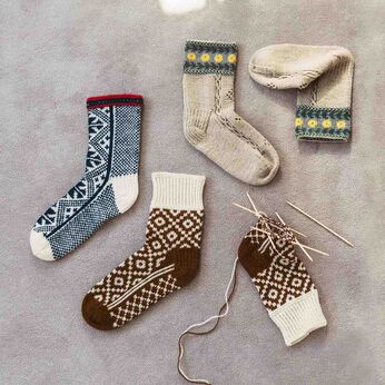 クチュリエ | おうち時間もお出かけも手編みの相棒編み込み靴下