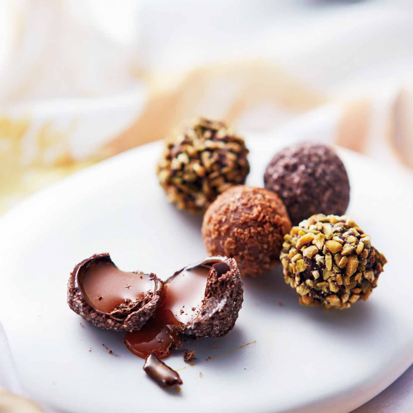 クチュリエ|「幸福（しあわせ）のチョコレート」とコラボ 樹脂粘土で作る 食べられないチョコレートの会|「幸福（しあわせ）のチョコレート」の大人気チョコレート。パリの老舗チョコレート店「ROY（ロワ）」とコラボして作りました。