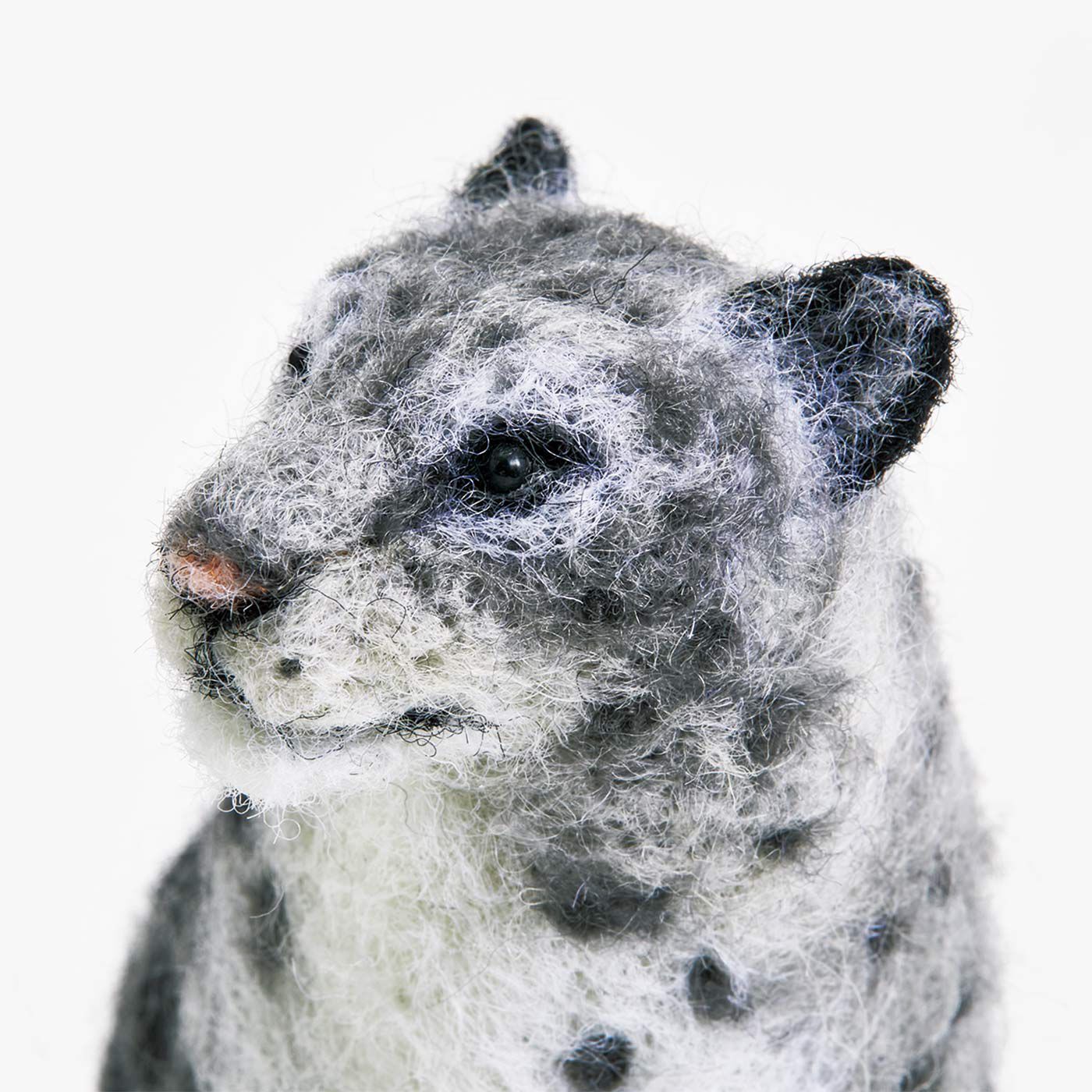 Couturier[クチュリエ]|旭山動物園・ボルネオの森応援商品　クチュリエ　息吹を感じるたたずまい　羊毛フェルトで作る動物たちの会|ユキヒョウの生き生きした表情や模様などリアルな生態を表現。