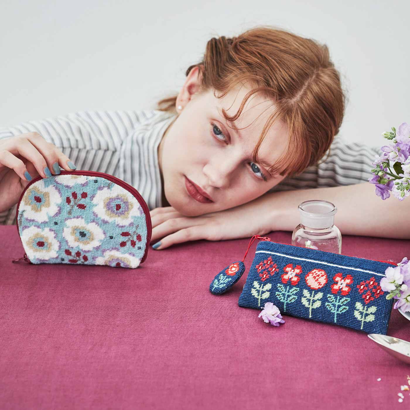 Couturier[クチュリエ]|【タイプが選べる】北欧の花と実を描く テキスタイルみたいなニードルポイントポーチ