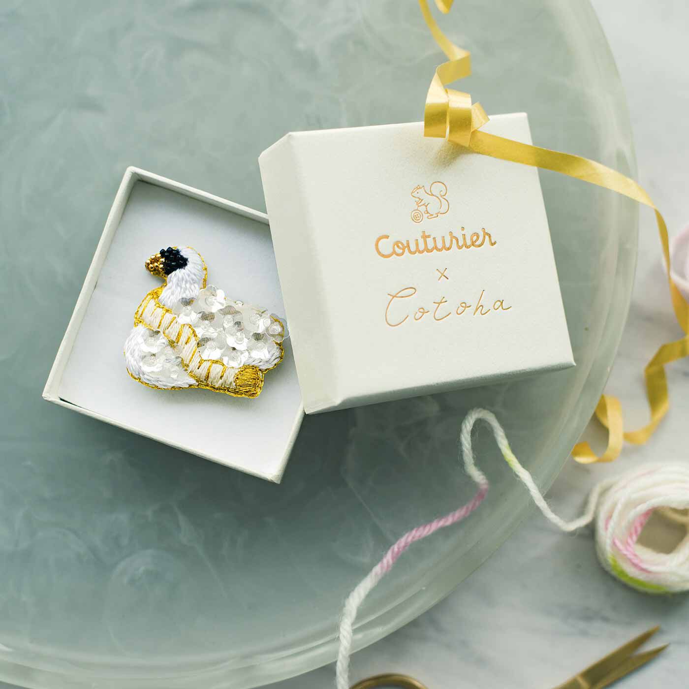 Couturier[クチュリエ]|【タイプが選べる】動物と糸やツールのたわむれ Cotohaさんの刺しゅうブローチ