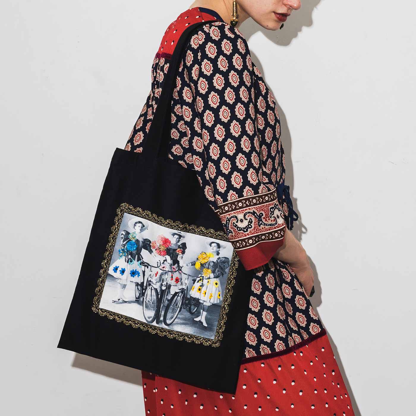 Couturier[クチュリエ]|【タイプが選べる】モノクロの世界に遊び心の花を咲かせる 刺しゅうで楽しむフォトアート|シンプルなバッグに縫い付けても。