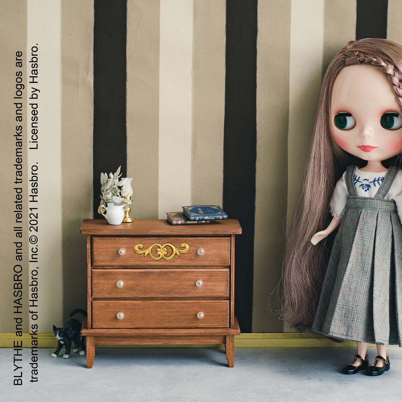 Couturier[クチュリエ]|アンティークな雰囲気をまとった　小物入れにもなるミニチュア家具キット ～チェスト～