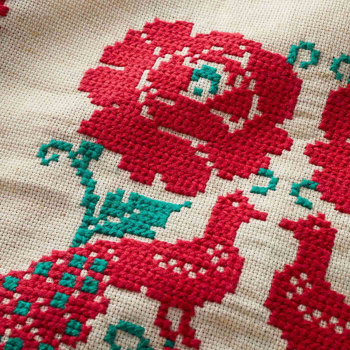 クチュリエ|トランシルヴァニアからの贈り物 カロタセグの編みクロスステッチタペストリーの会|麻混の風合いのあるクロスステッチ布に濃厚な刺しゅう。