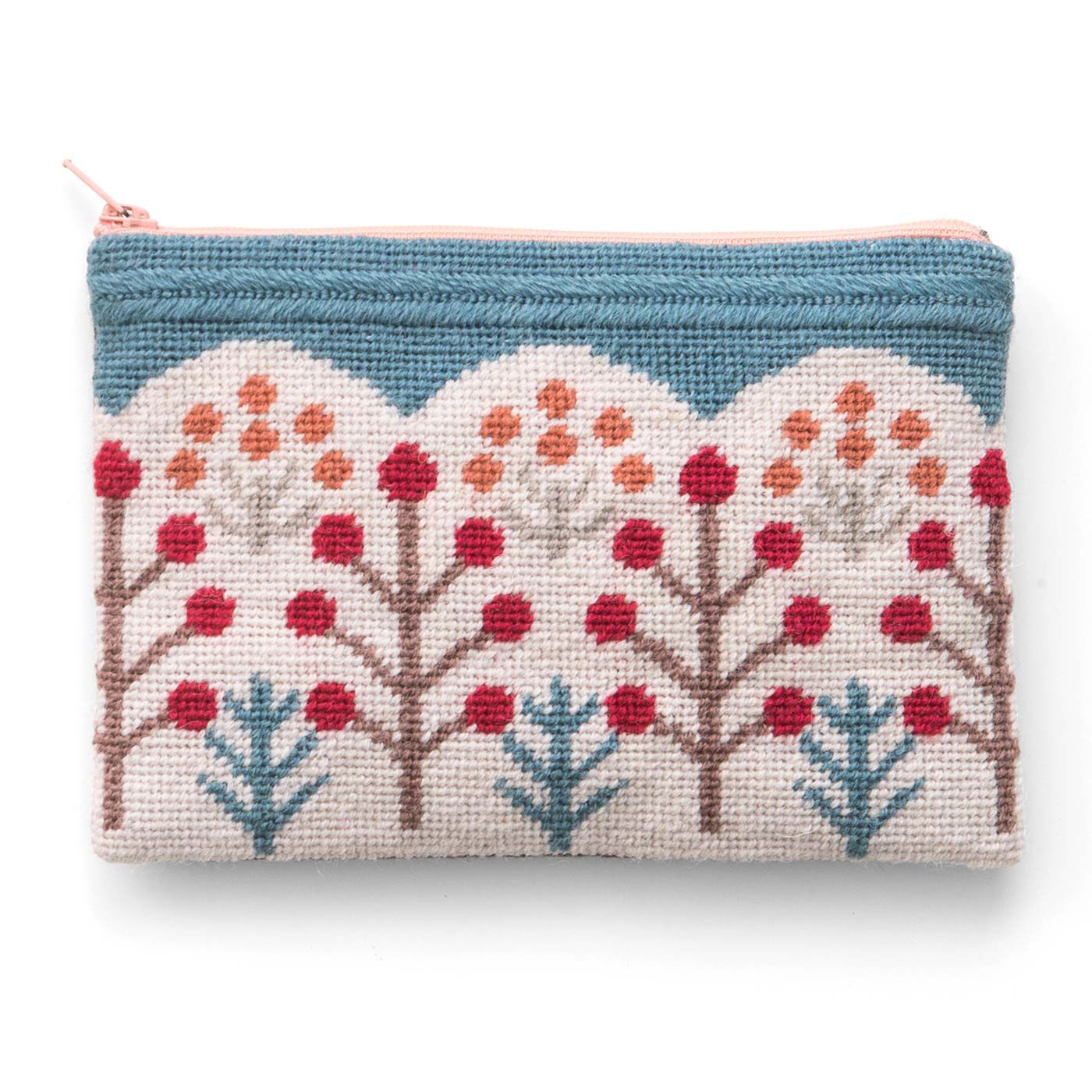 Couturier[クチュリエ]|【タイプが選べる】北欧の花と実を描く テキスタイルみたいなニードルポイントポーチ|タイプ1：リンゴ〈トラベルポーチ〉　できあがりサイズ：縦約12.5cm、横約18cm