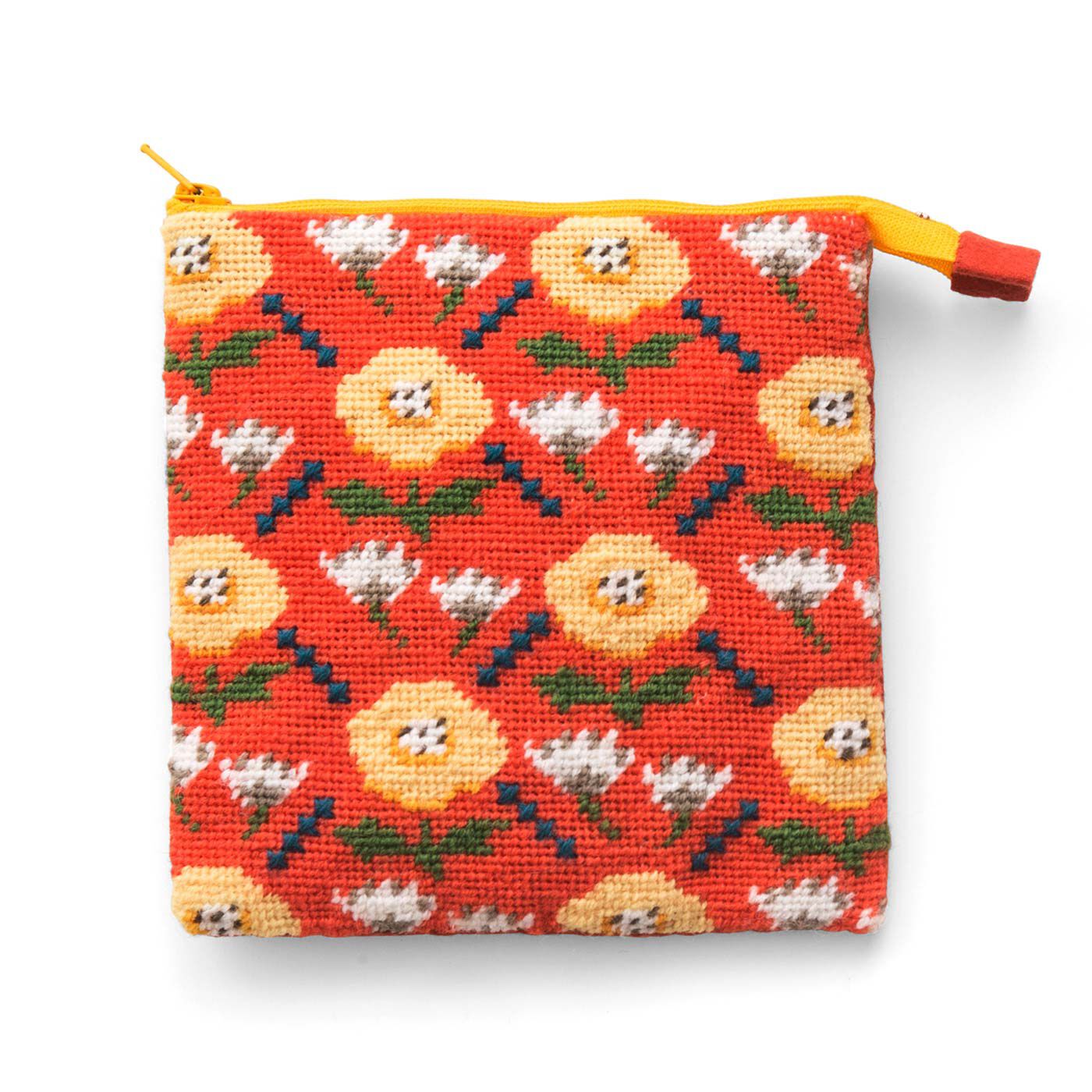 Couturier[クチュリエ]|【タイプが選べる】北欧の花と実を描く テキスタイルみたいなニードルポイントポーチ|タイプ5：バターカップ〈キャンディーポーチ〉　できあがりサイズ：縦約14.5cm、横約14.5cm