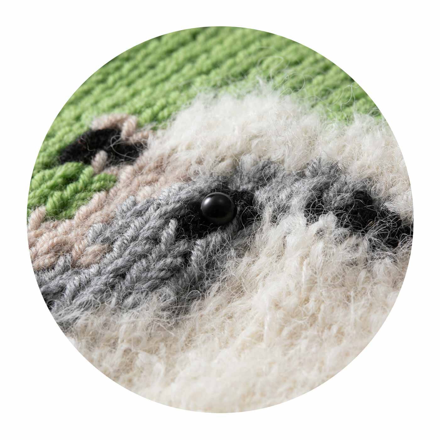 クチュリエ|思わずなでなでしたくなる ファンシーヤーンの編み込み動物バッグの会|ふわふわのファンシーヤーンで羊の毛並みを再現。ボタンの瞳がつぶらでかわいい。