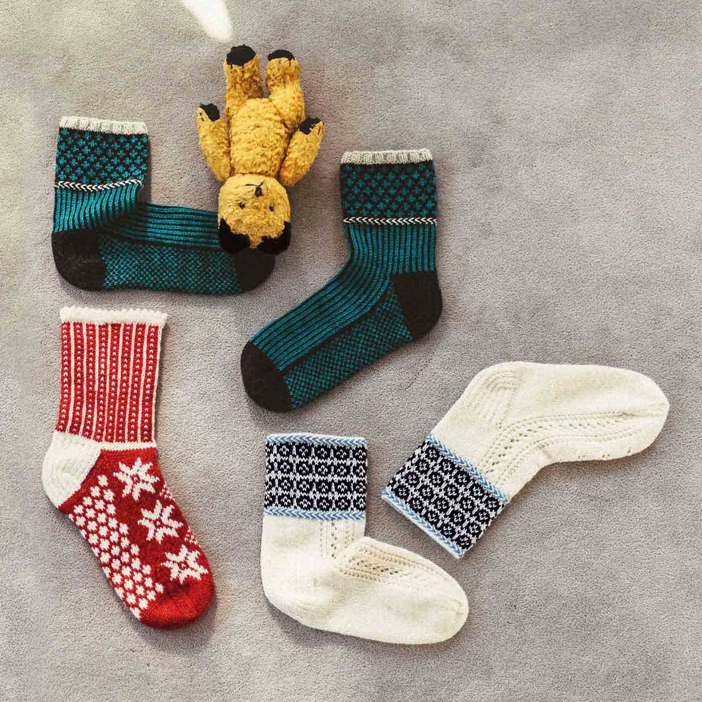 クチュリエ|おうち時間もお出かけも 手編みの相棒 編み込み靴下の会