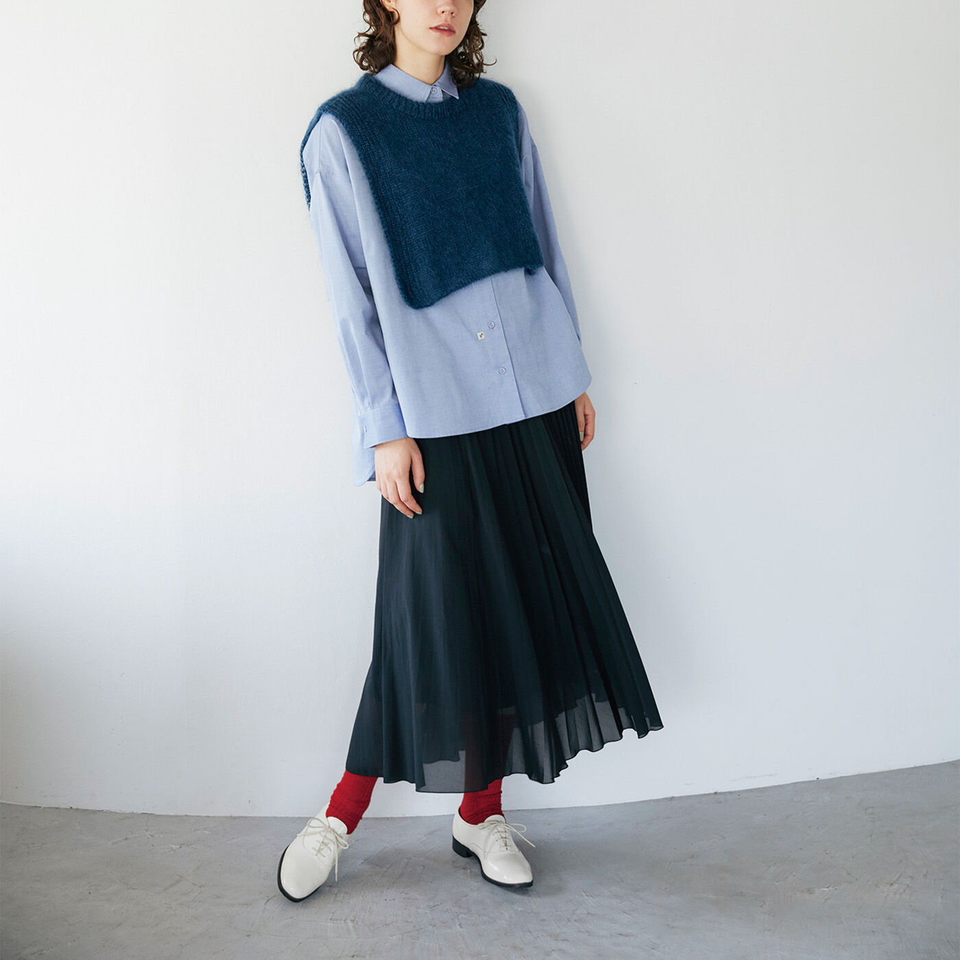 Couturier[クチュリエ]|ROWAN×amuhibi はじめてさんの「着るもの」シリーズ シルク混モヘアのサイドオープンベスト〈グレー/Mサイズ〉|モデル身長：175cm　着用サイズ：L