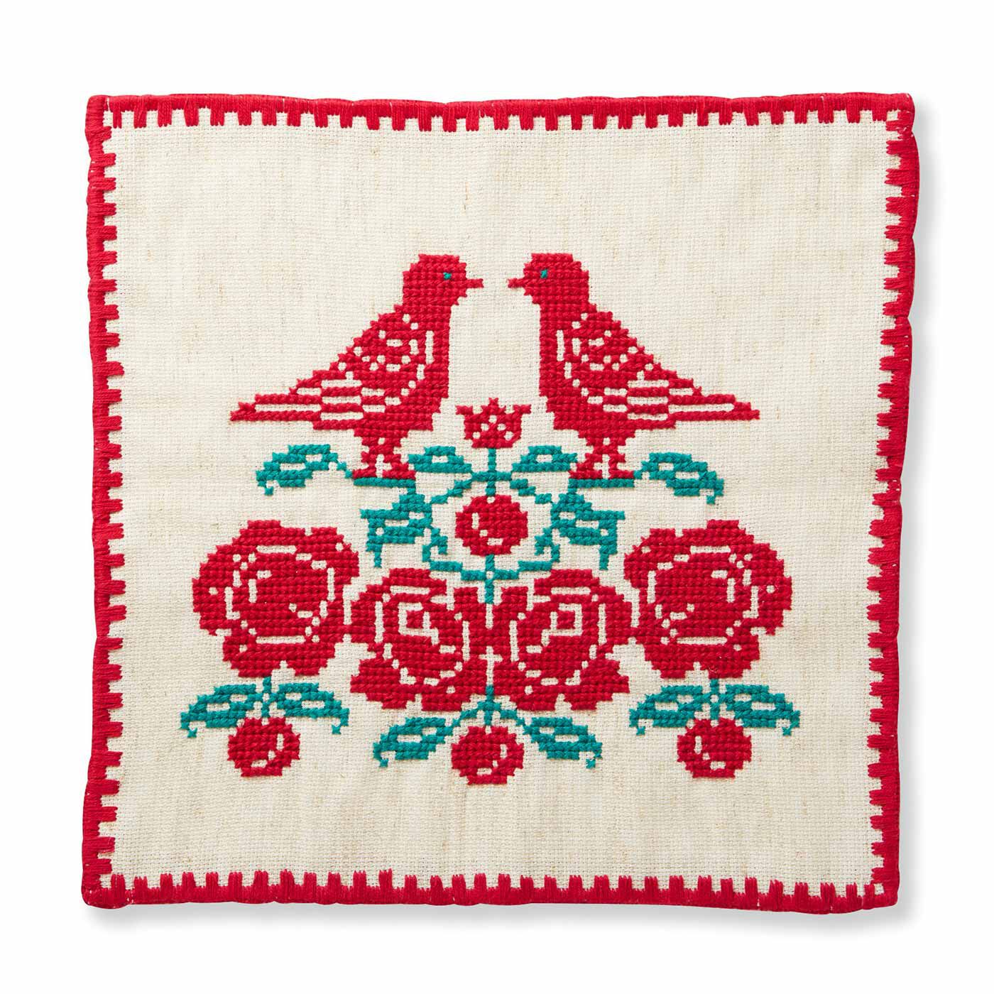 クチュリエ|トランシルヴァニアからの贈り物 カロタセグの編みクロスステッチタペストリーの会|向かい合う鳥とバラにりんご