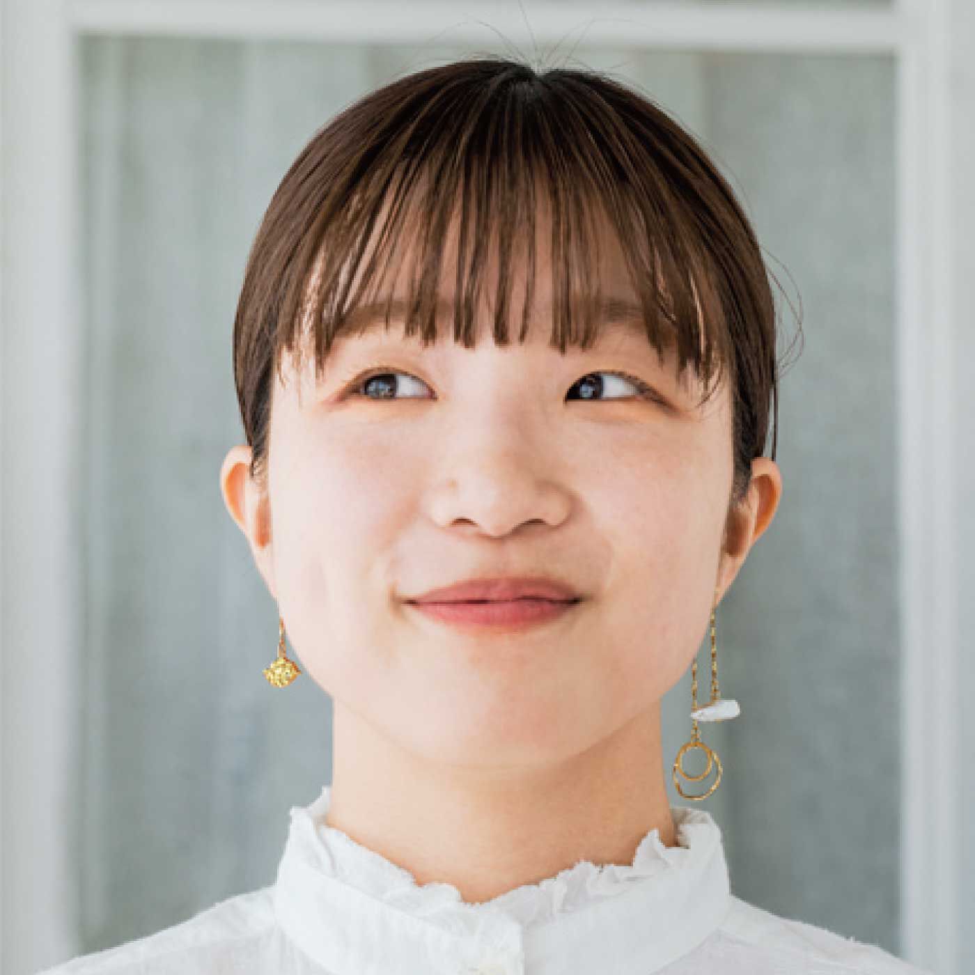 ミニツク|ゆらめく来迎の輝き 瑞雲イヤアクセサリー|たおやかに揺れる、大人のアシンメトリー。お手持ちのイヤアクセにも合わせやすいデザイン。
