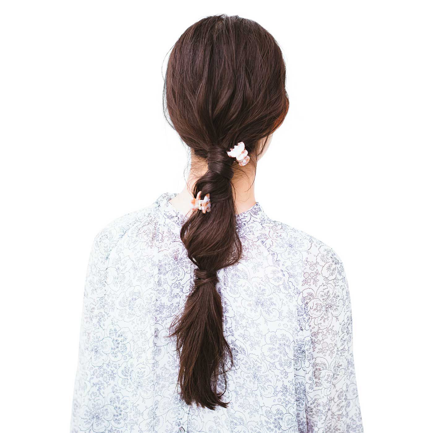 ミニツク|【タイプが選べる】美容師さん監修！ 華やぐ大人のヘアアクセ|前髪を留めたり三つ編みの先を留めたり、ちょこっと使いがしやすい。地肌に当たっても痛くないようセルロースアセテートで仕上げて上質な雰囲気たっぷり。