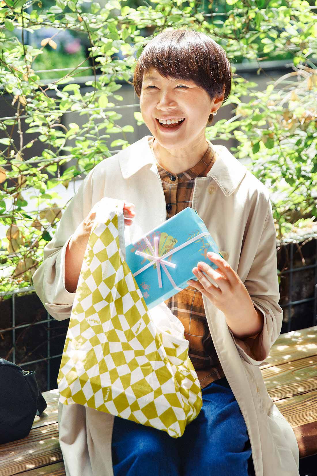 ミニツク|金子 敦子さんと作った 大人の本音を詰め込んだ 身軽なショルダーバッグ|まち付きバッグで、欲張ってお買い物しても安心