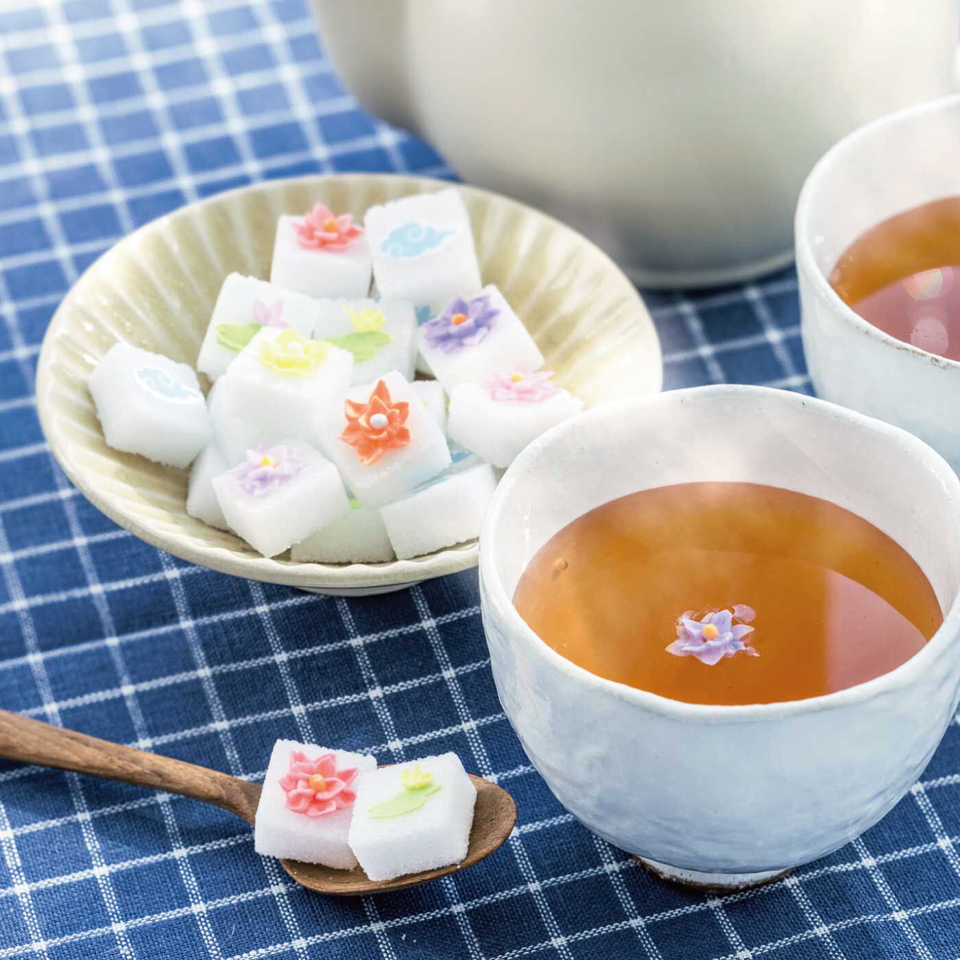 ミニツク|極楽気分のティータイム 蓮の花咲くティーシュガーの会|運が良ければ立体の蓮の花が浮かぶことも……♪極楽気分の休息タイムをどうぞ。
