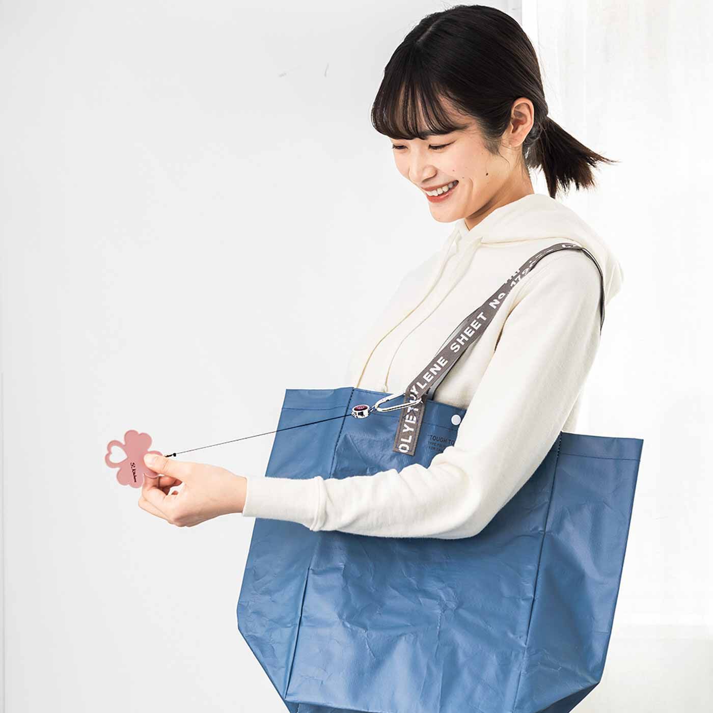 フェリシモメリー|エスキューブキッチンズ ポリ袋もペットボトルも簡単に開けられる リール付きシリコーンオープナー|伸縮できるリール付き