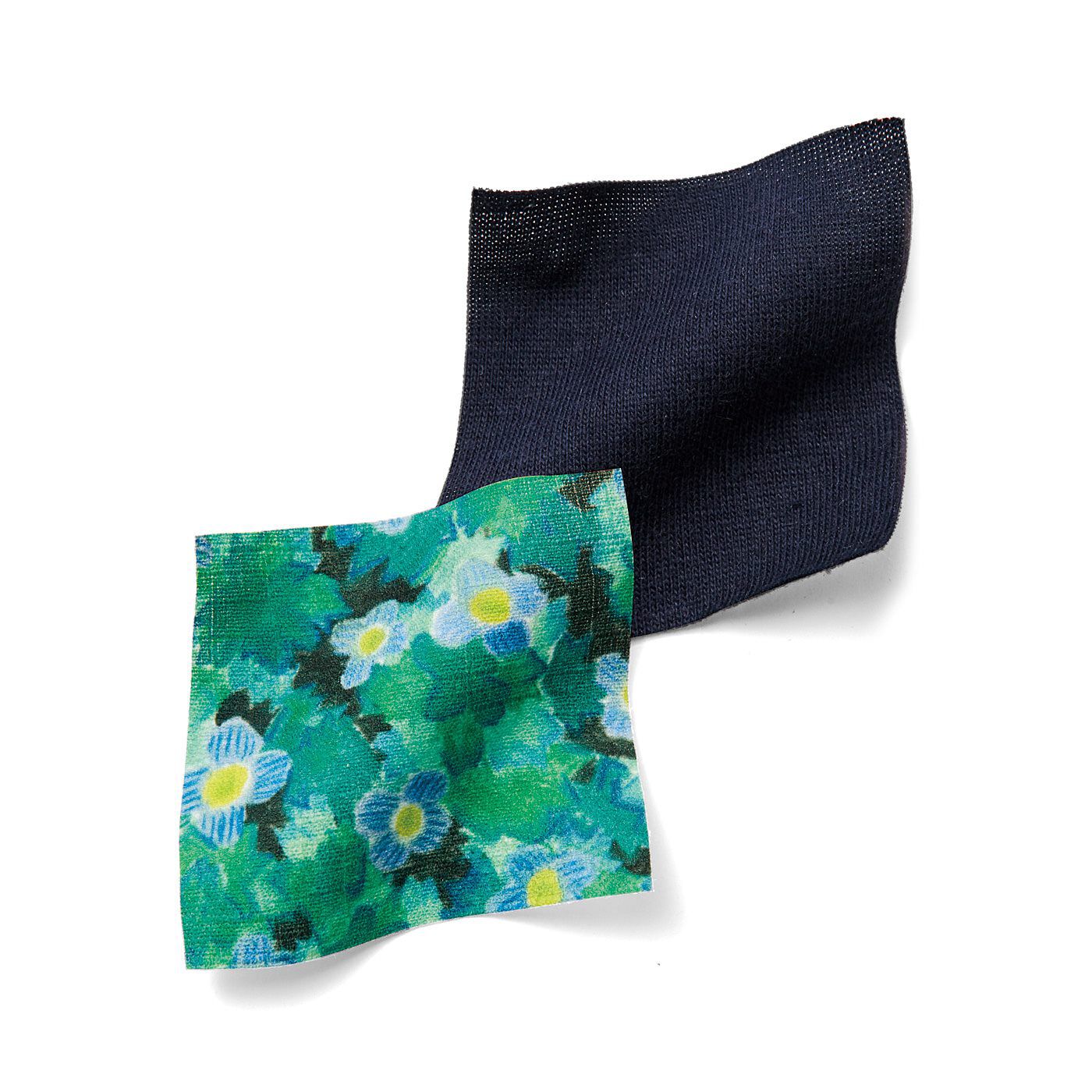C.C.P|CCP ユニカラート　ヴィンテージ風の花たちをまとうドッキングワンピース〈風薫る小さな花〉|落ち感のあるやわらかなカットソーと、軽やかでさらりとした風合いのスラブ織り布はく。
