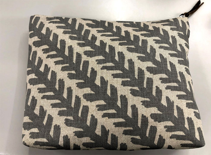 荷物を入れた結果、ふっくらと……