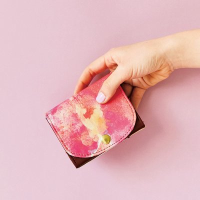 ＜フェリシモ＞ ALTROSE フェミニンなモノグラム柄のボックスコイン三つ折り財布