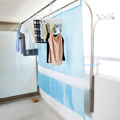 ＜フェリシモ＞ 雨と日差しから守る! たっぷり200cm幅の洗濯物ベランダカーテン