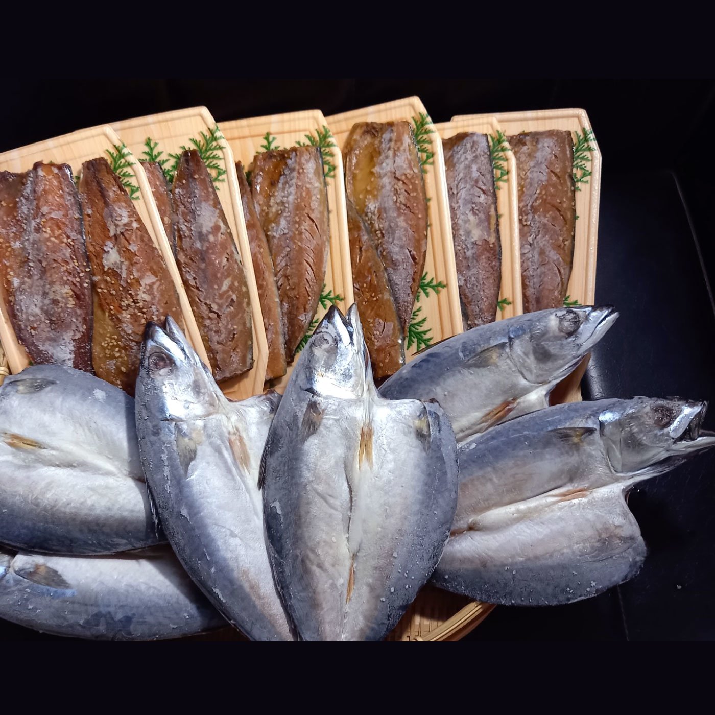 魚義特製の梅塩のサバ開き6尾＆湯浅醬油使用のサバ味醂干し12枚合計18枚の干物セット　