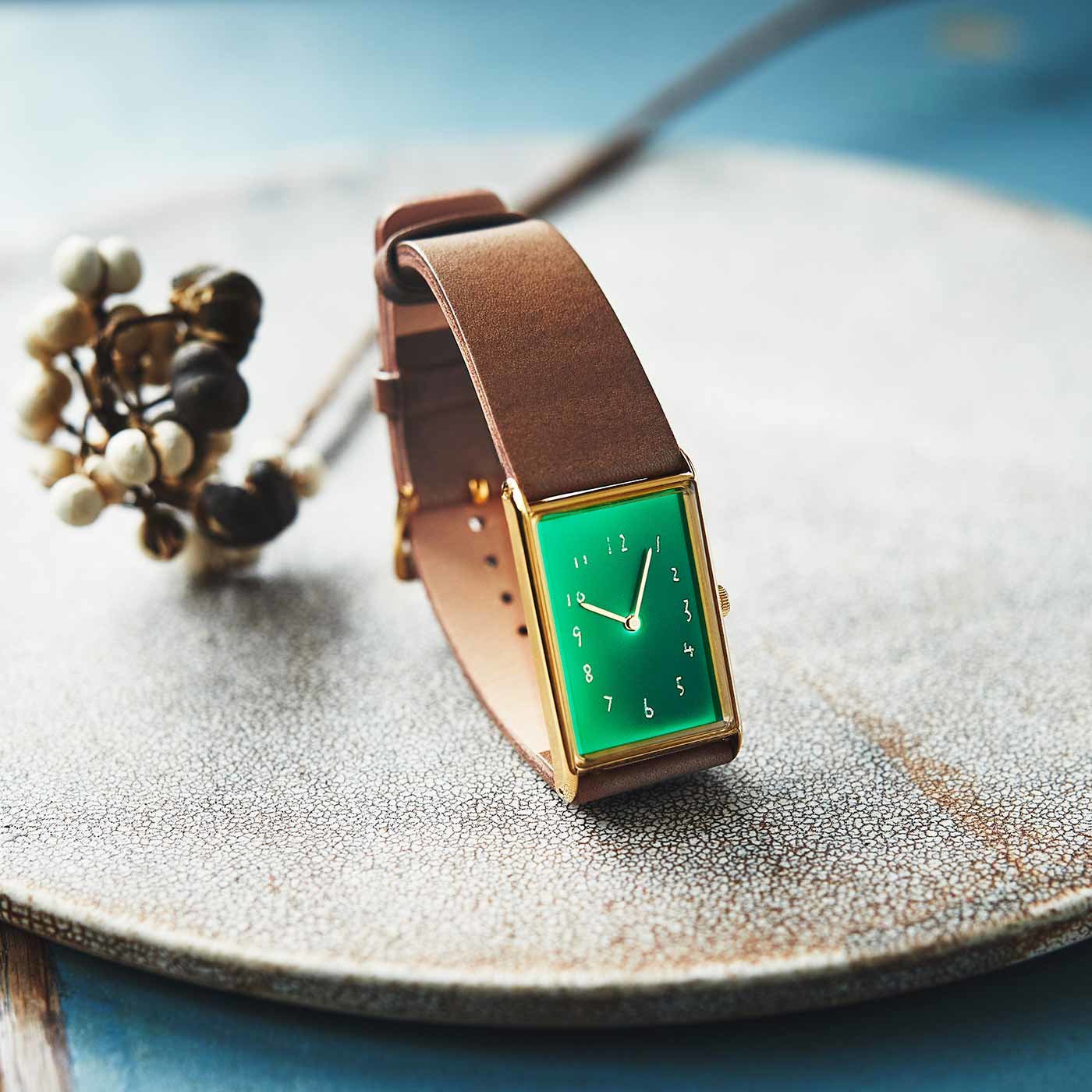 金沢の時計職人が手掛けた 聖なる泉の翠色（すいしょく）に見惚れる腕時計〈ブラウン〉[時計：日本製]