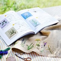 ＜フェリシモ＞ 季節のお花で暮らしに彩りを 187の刺繍デザイン 青木 和子さんのお庭から画像